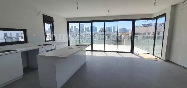 Duplex-Penthouse 5 rooms Tel Aviv City center 342-IBL-6728