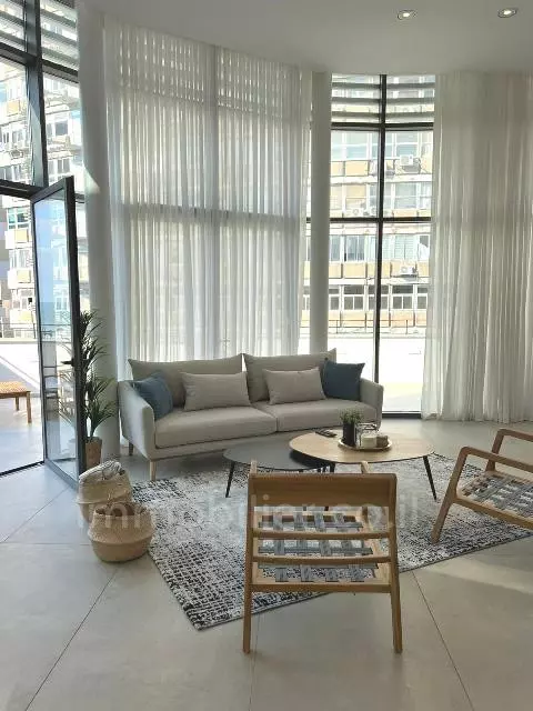 Duplex-Penthouse 4 rooms Tel Aviv City center 342-IBL-6743