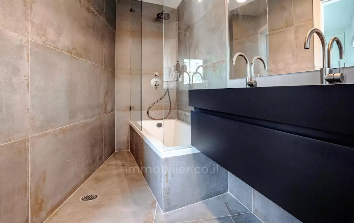 Duplex-Penthouse 4 rooms Tel Aviv Dizengof 342-IBL-6745