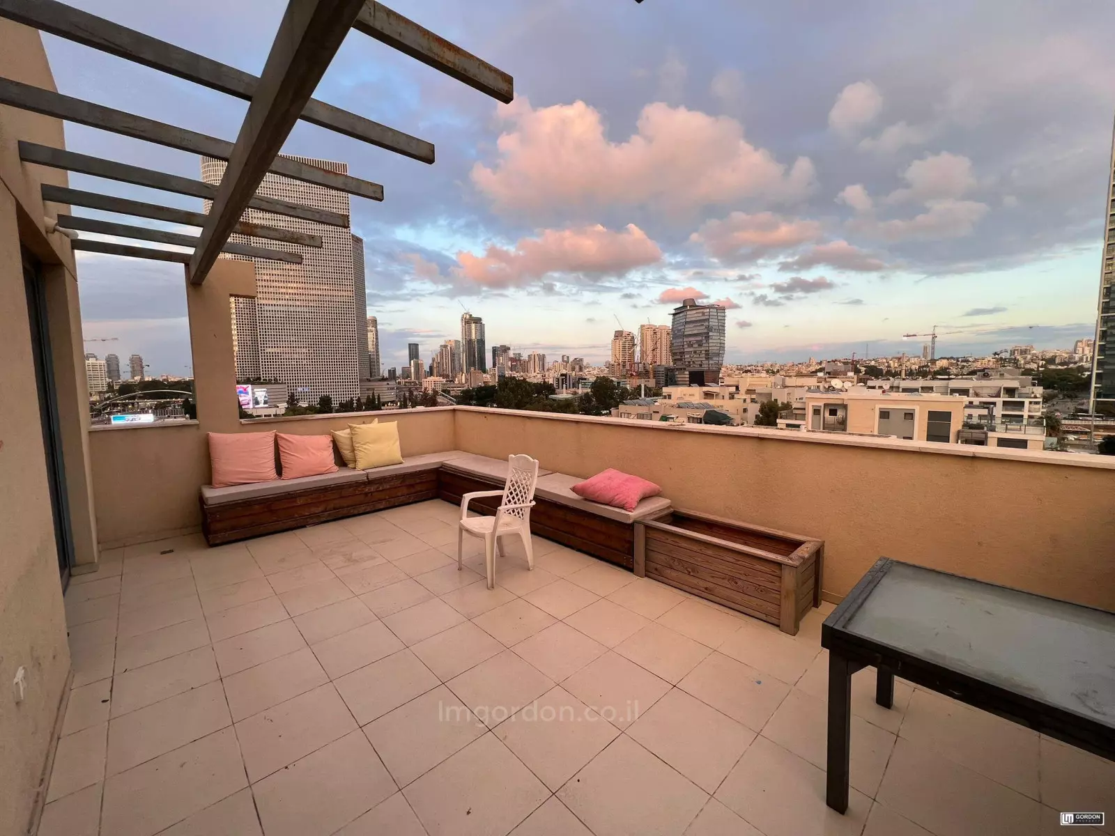 Penthouse 4 rooms Tel Aviv Montifiory 357-IBL-1471