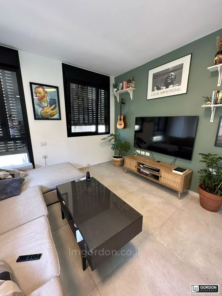 Apartment 3 rooms Tel Aviv Montifiory 357-IBL-1500