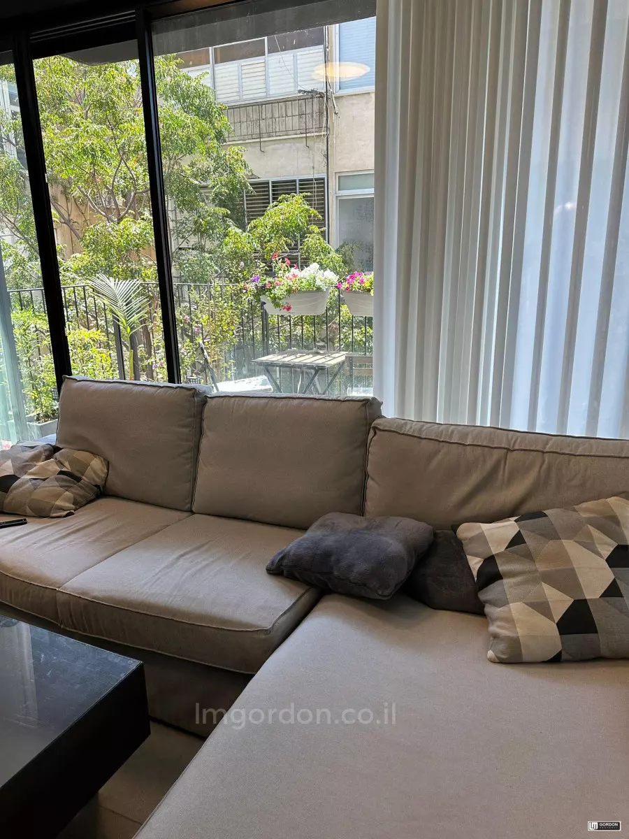 Apartment 3 rooms Tel Aviv Montifiory 357-IBL-1500