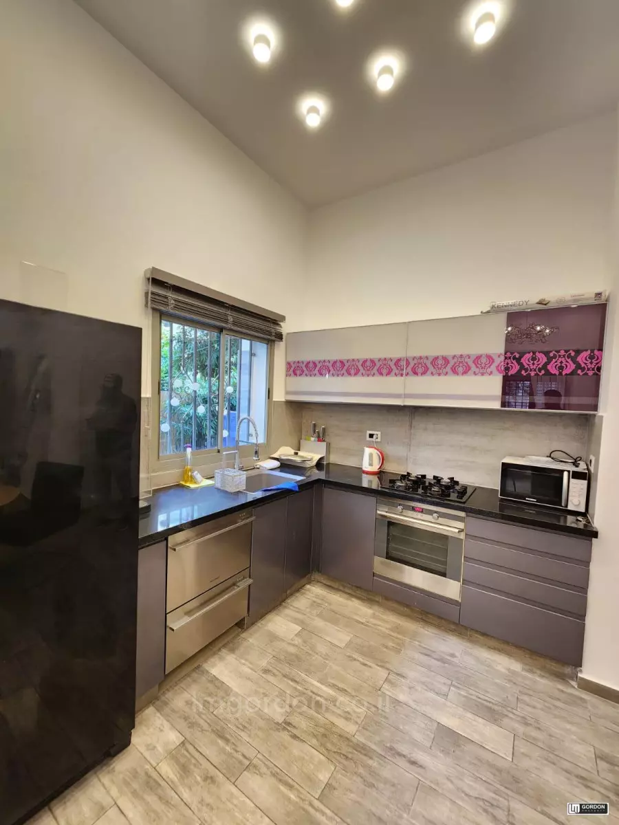 Ground floor 3 rooms Tel Aviv Kerem Hatemanim 357-IBL-1509