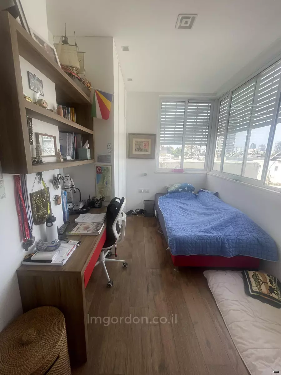 Apartment 3 rooms Tel Aviv First sea line 357-IBL-1517