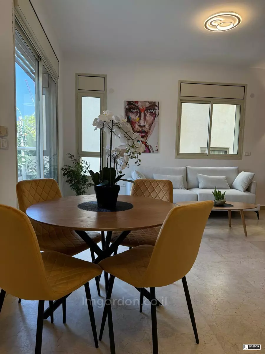 Apartment 3 rooms Tel Aviv First sea line 357-IBL-1518