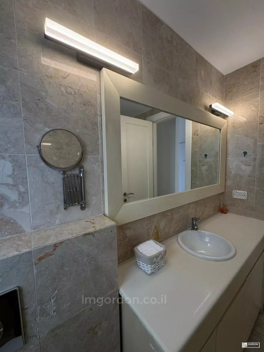 Apartment 3 rooms Tel Aviv First sea line 357-IBL-1518