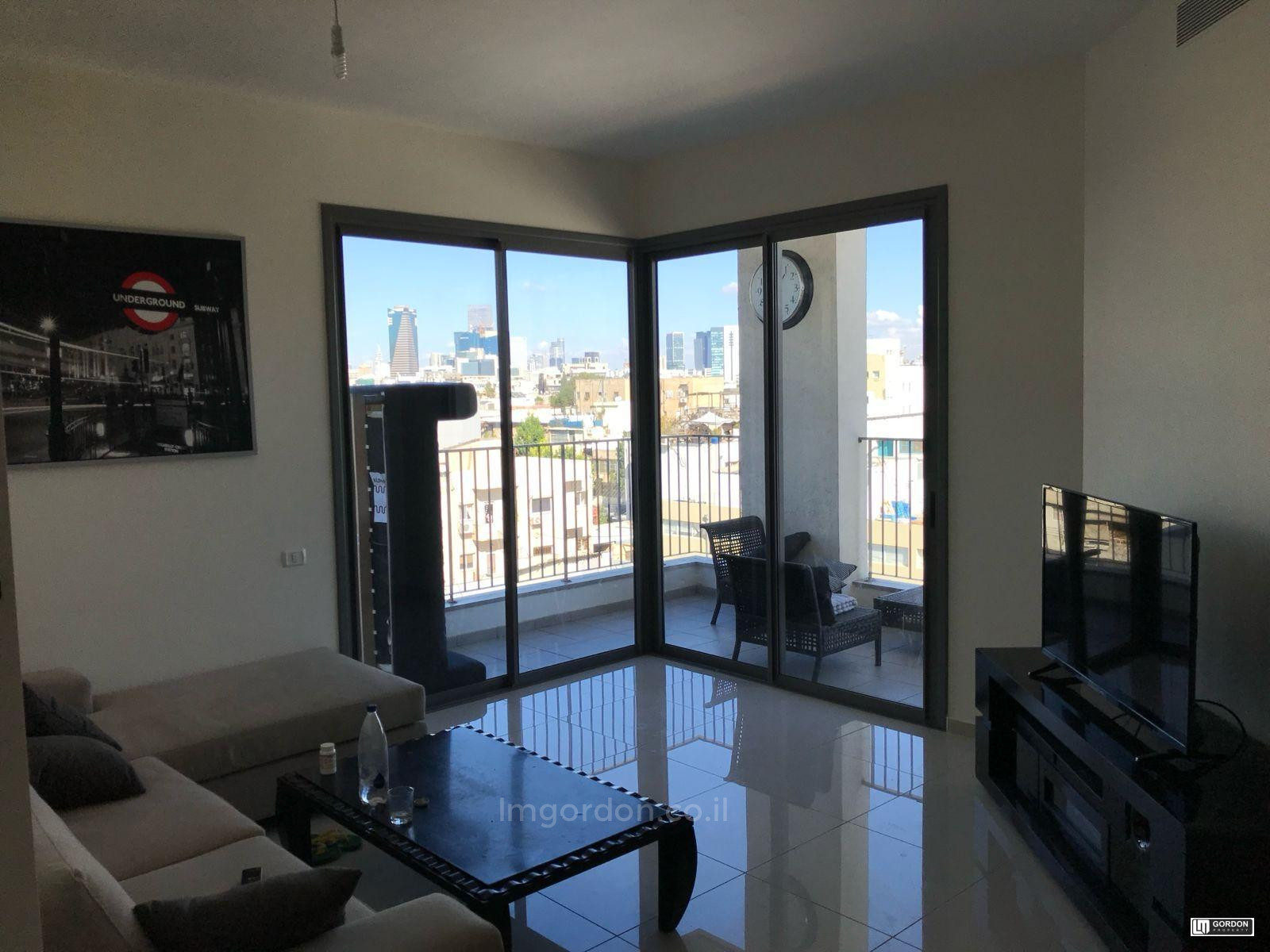 Mini-Penthouse 3 Rooms Tel Aviv Florentine 357-IBL-1525