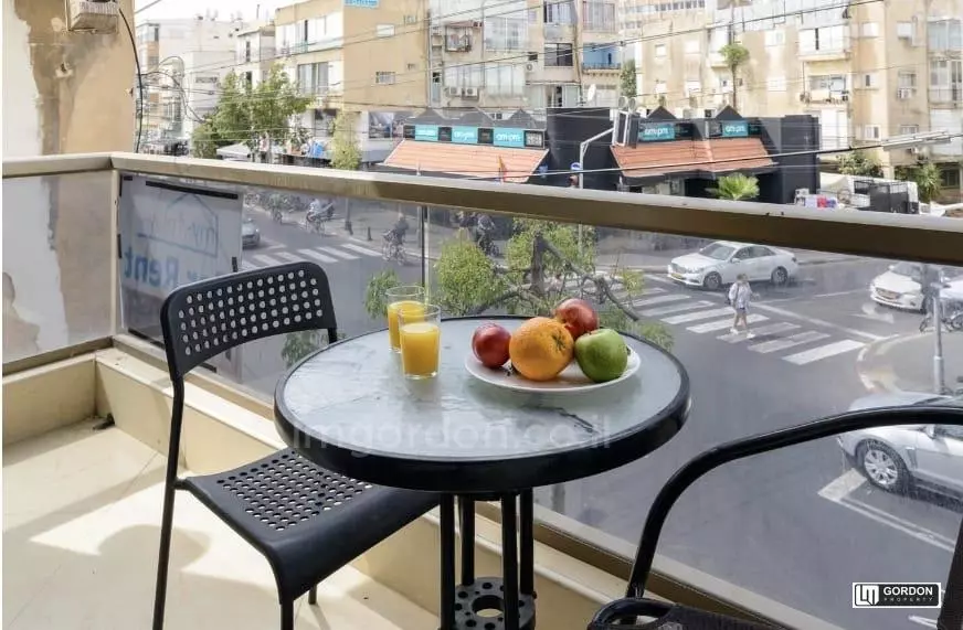 Villa 3 rooms Tel Aviv First sea line 357-IBL-1526