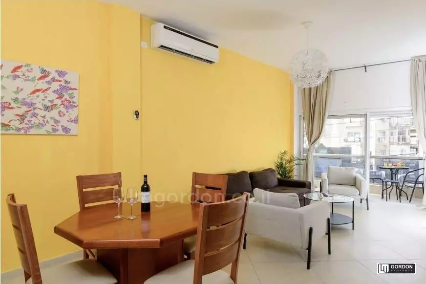 Villa 3 rooms Tel Aviv First sea line 357-IBL-1526