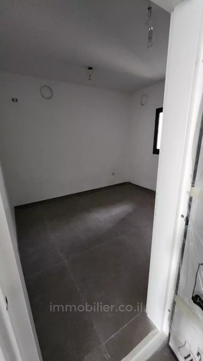 Apartment 5 rooms Hadera Givat olga 379-IBL-270