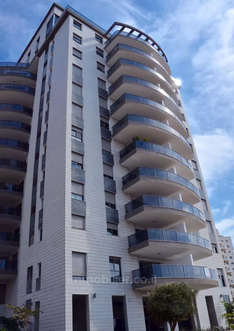 Apartment 5 rooms Hadera Ein a Yam 379-IBL-276