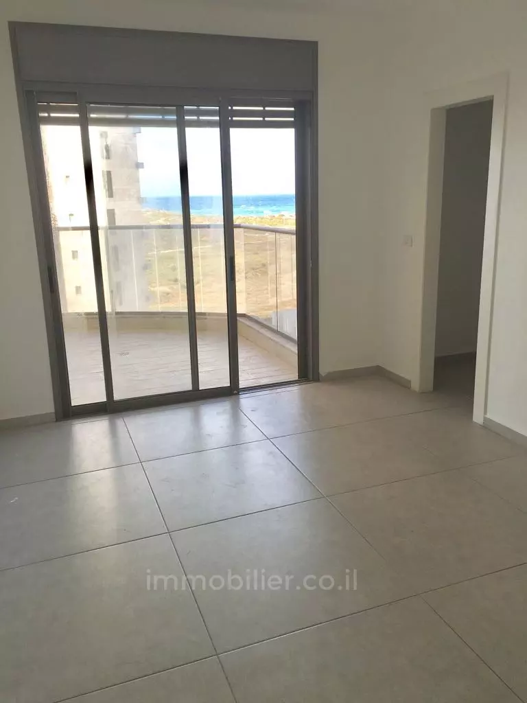 Apartment 5 rooms Hadera Ein a Yam 379-IBL-276