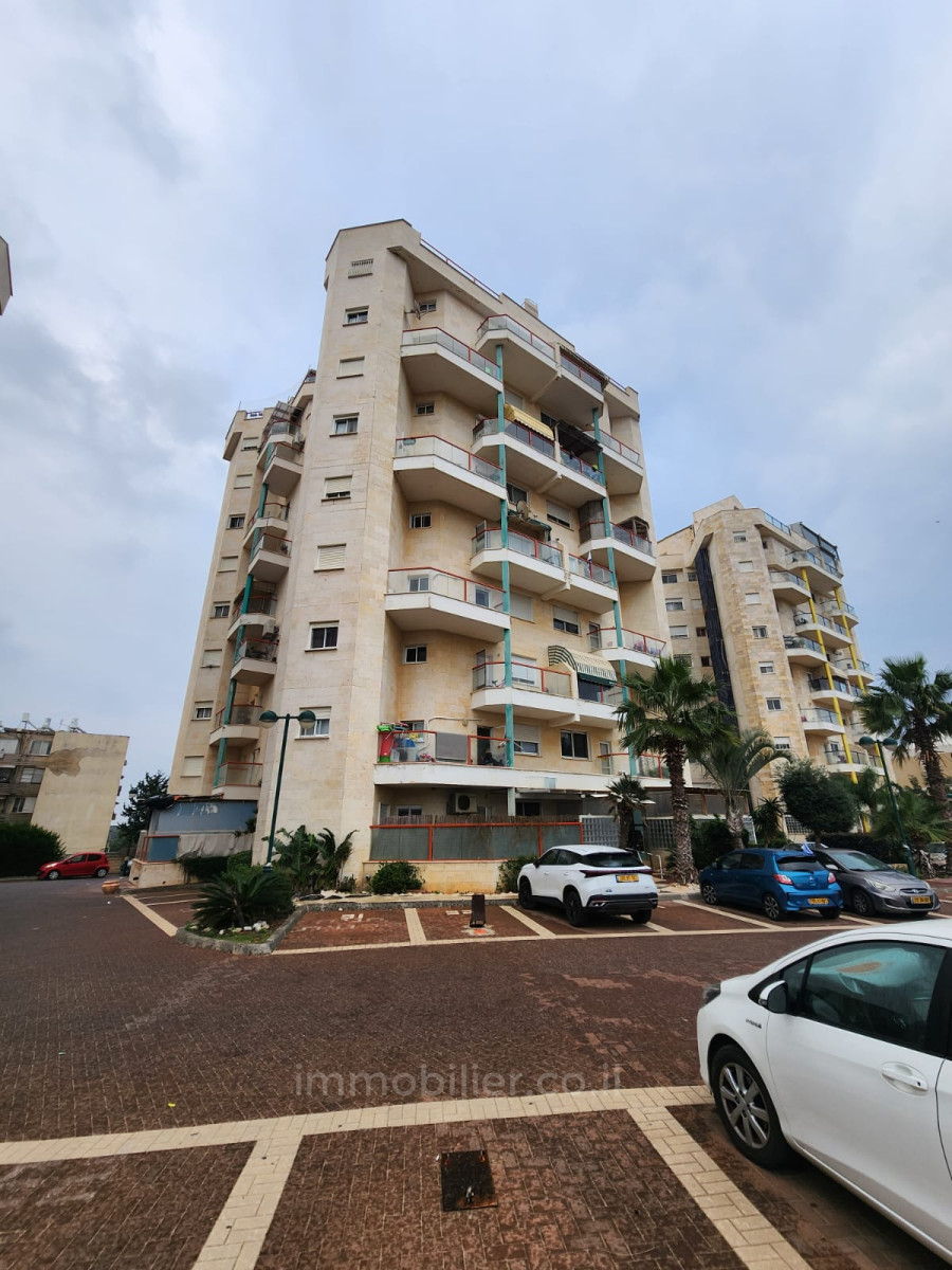 Apartment 4 Rooms Hadera Givat olga 379-IBL-288