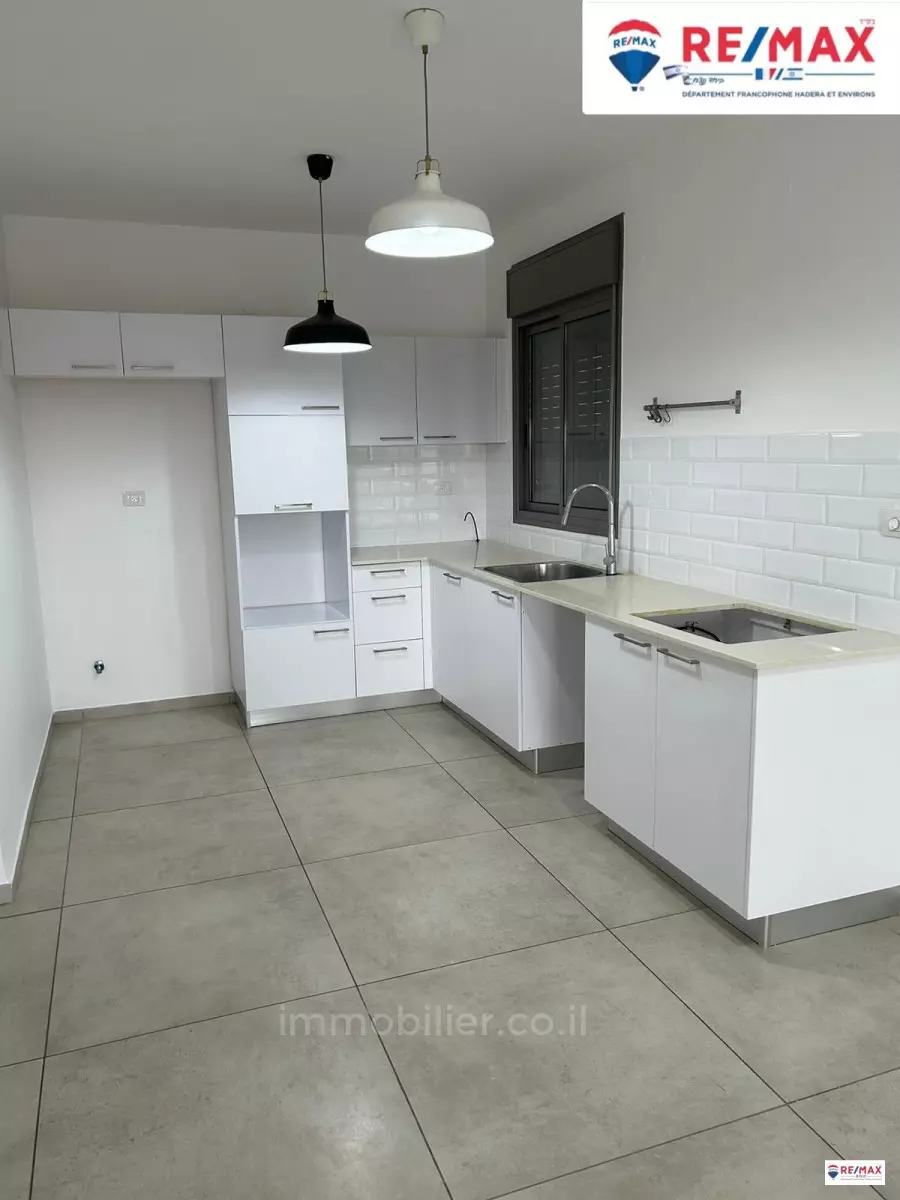 Apartment 4 rooms Hadera Park Area 379-IBL-327