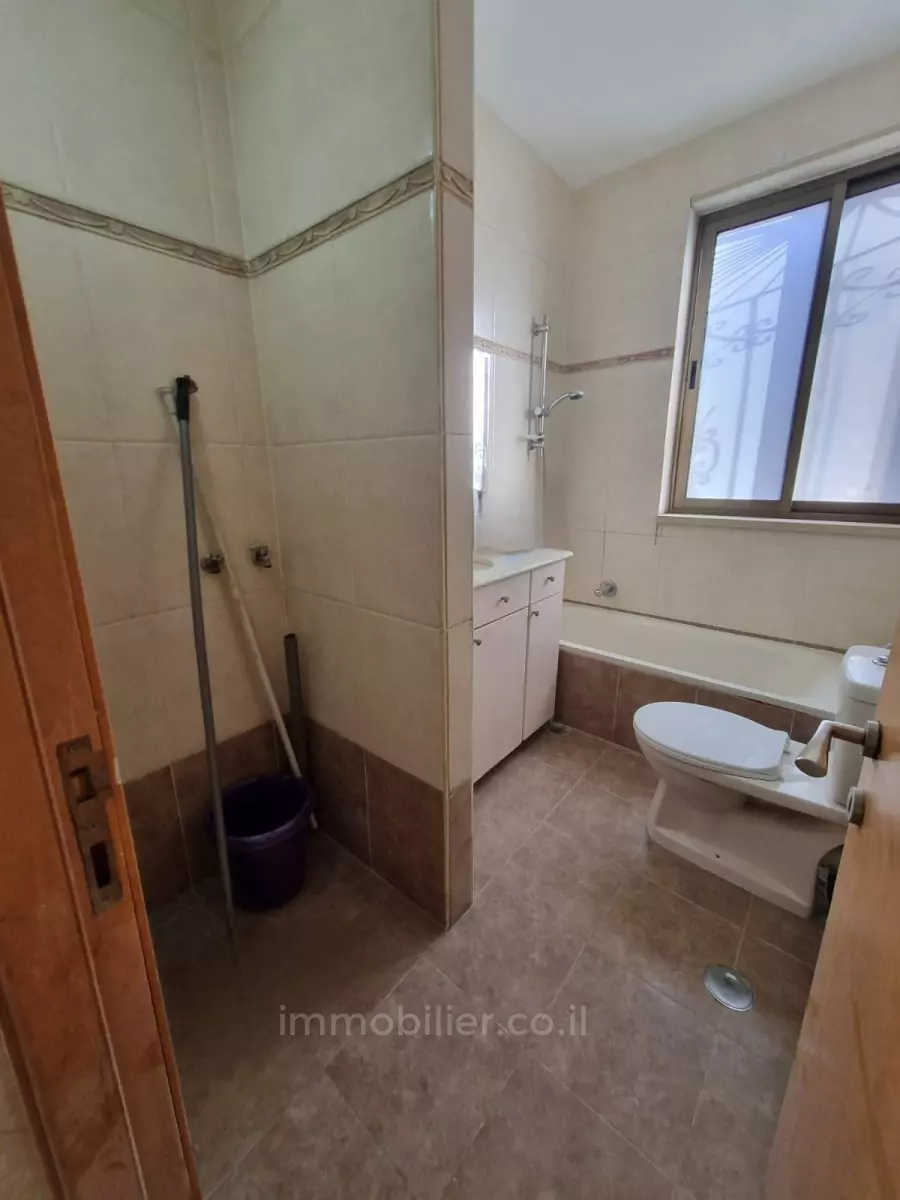 Apartment 4 Rooms Jerusalem Baka 424-IBL-347