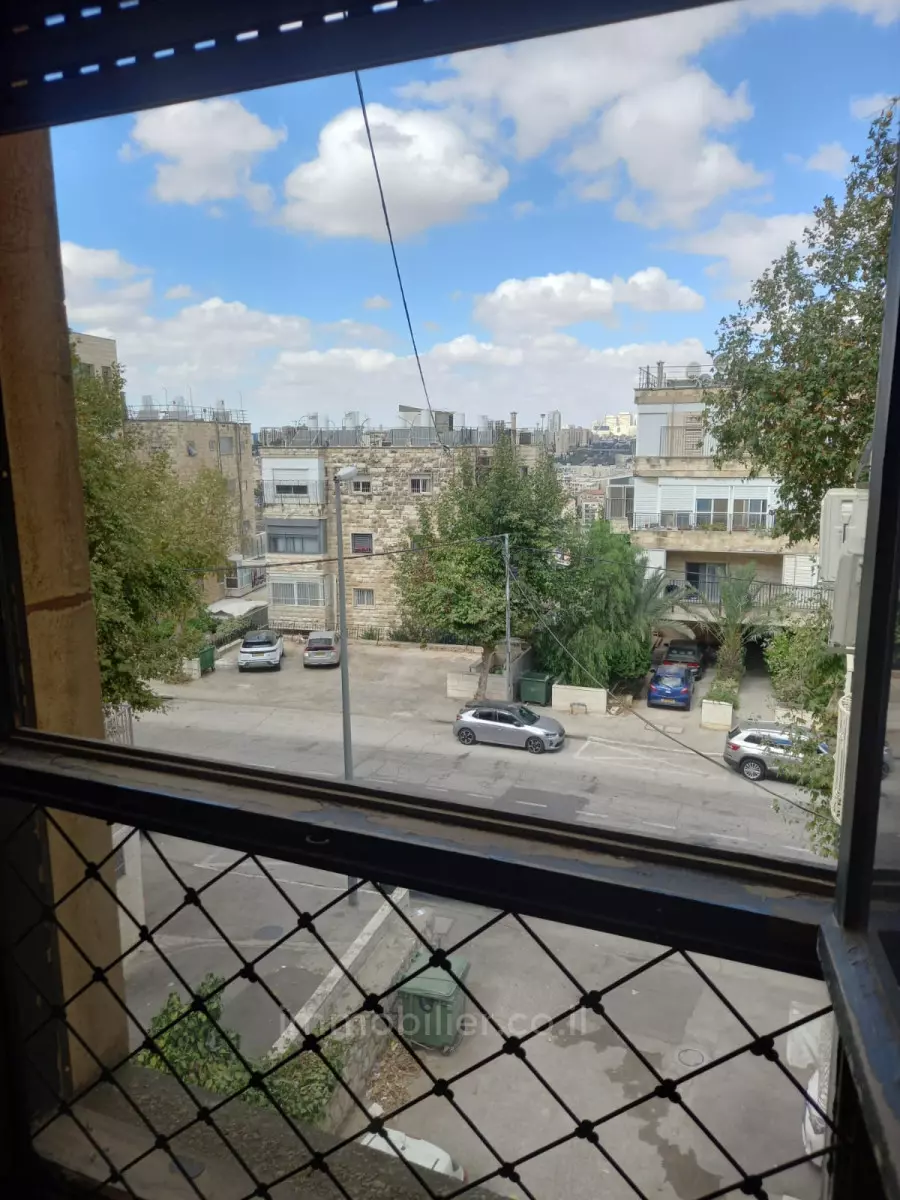 Apartment 5.5 Rooms Jerusalem Beit Vagan 427-IBL-646