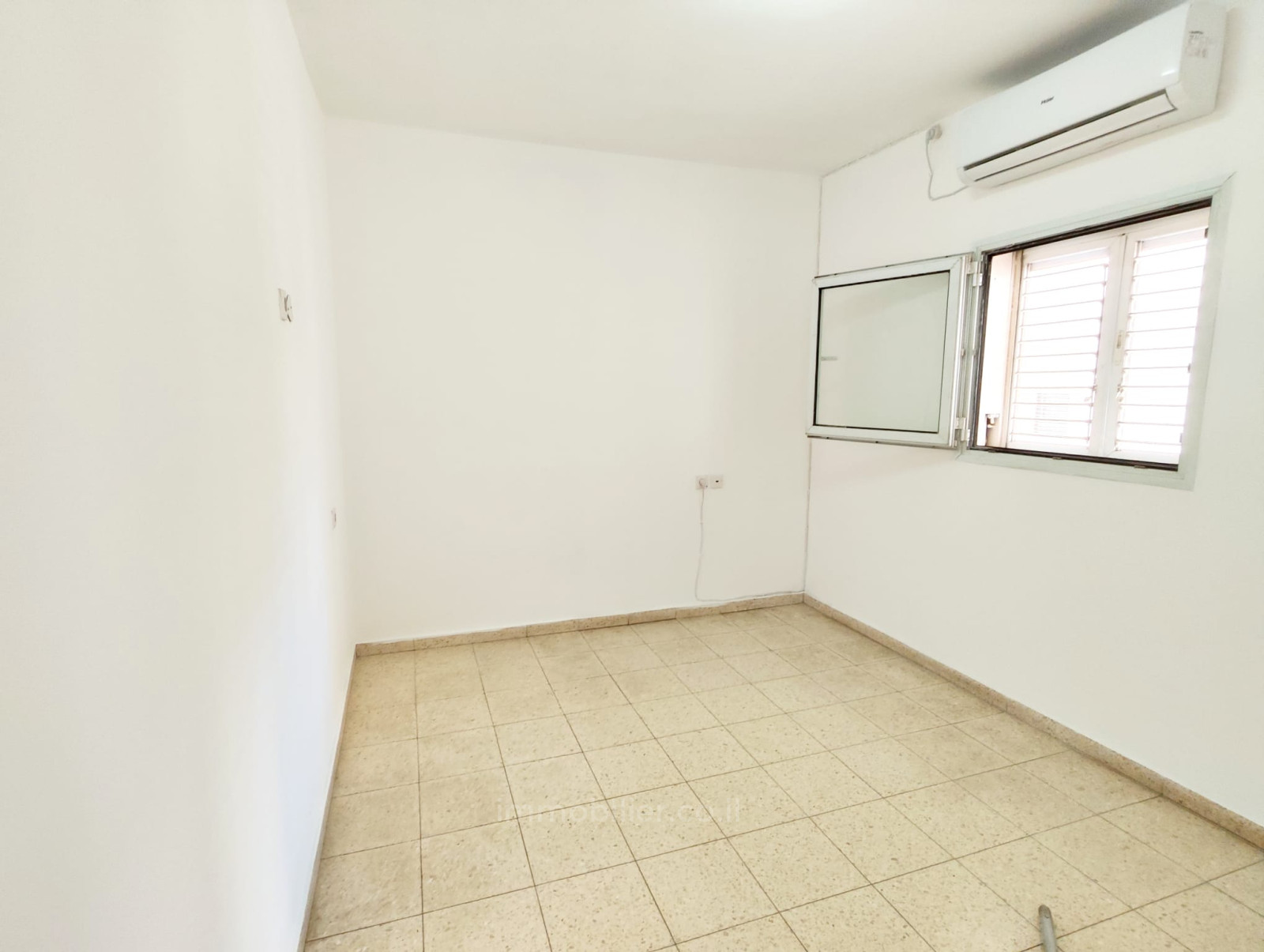 Apartment 3 Rooms Tel Aviv Nahalat Itshak 442-IBL-133