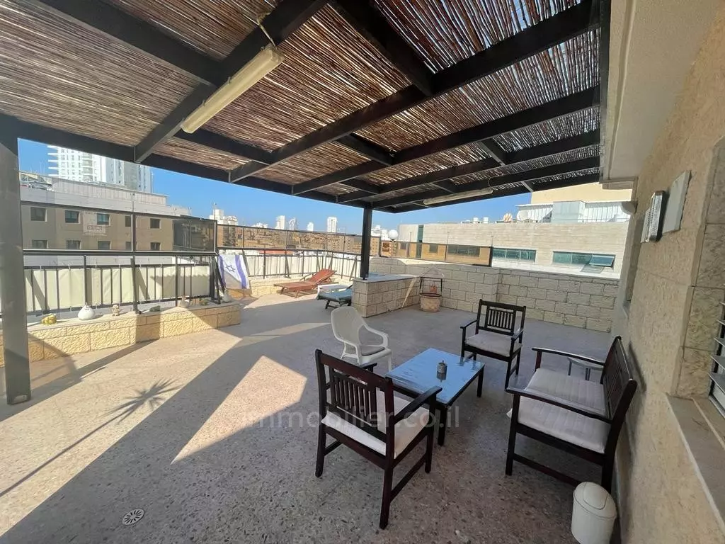 Penthouse 4.5 rooms Netanya City center 457-IBL-1003