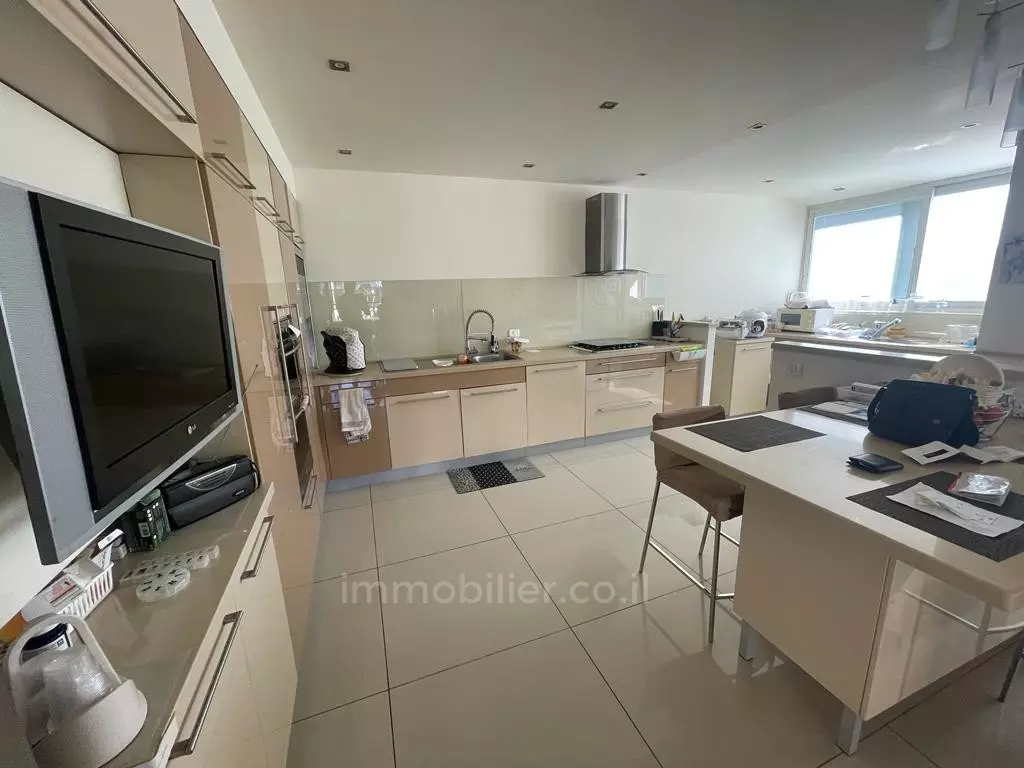 Penthouse 4.5 rooms Netanya City center 457-IBL-1003