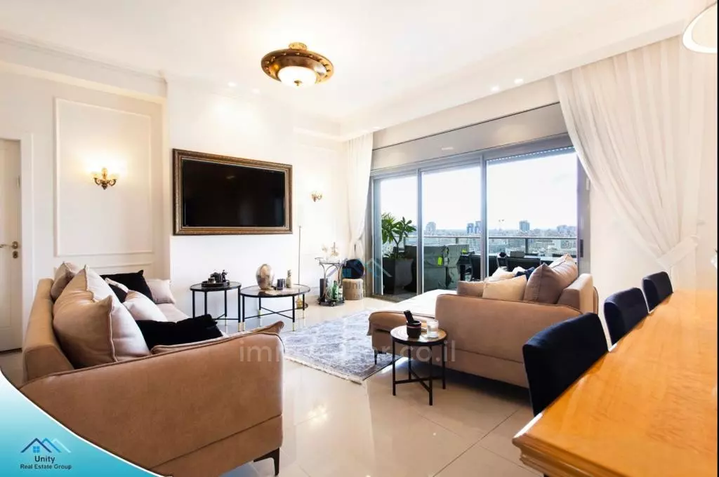 Mini-Penthouse 4 rooms Netanya City center 457-IBL-1019