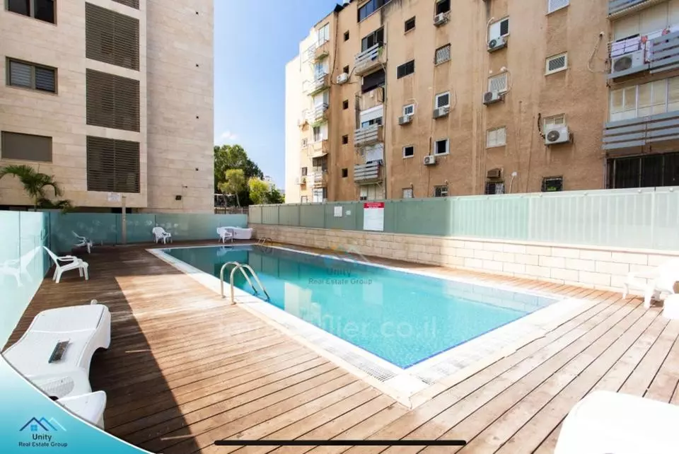 Mini-Penthouse 4 rooms Netanya City center 457-IBL-1019