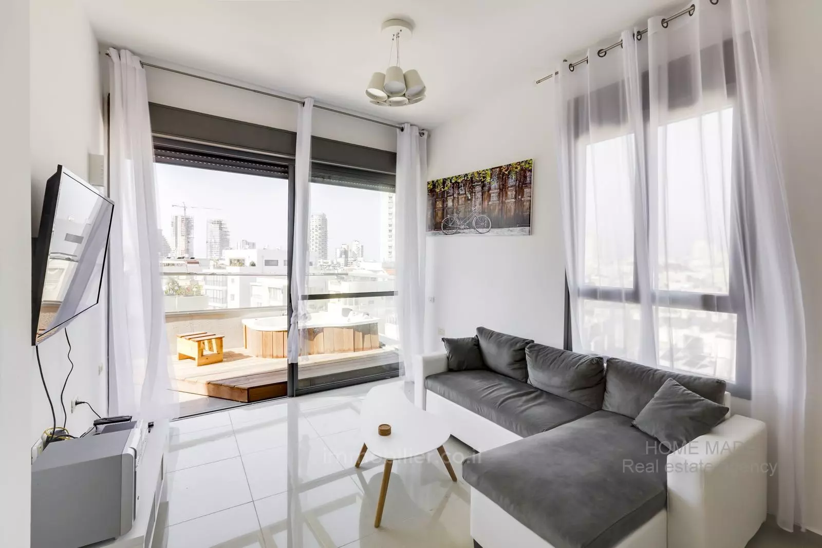 Mini-Penthouse 3 rooms Tel Aviv City center 457-IBL-1037