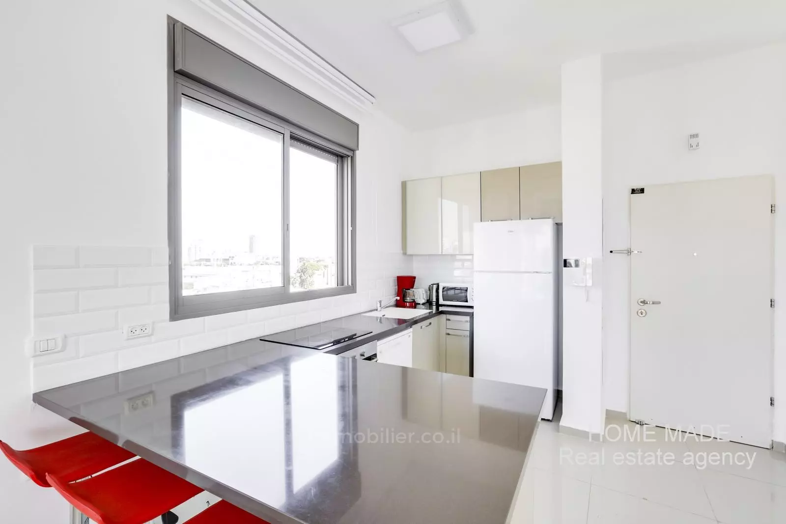 Mini-Penthouse 3 rooms Tel Aviv City center 457-IBL-1037