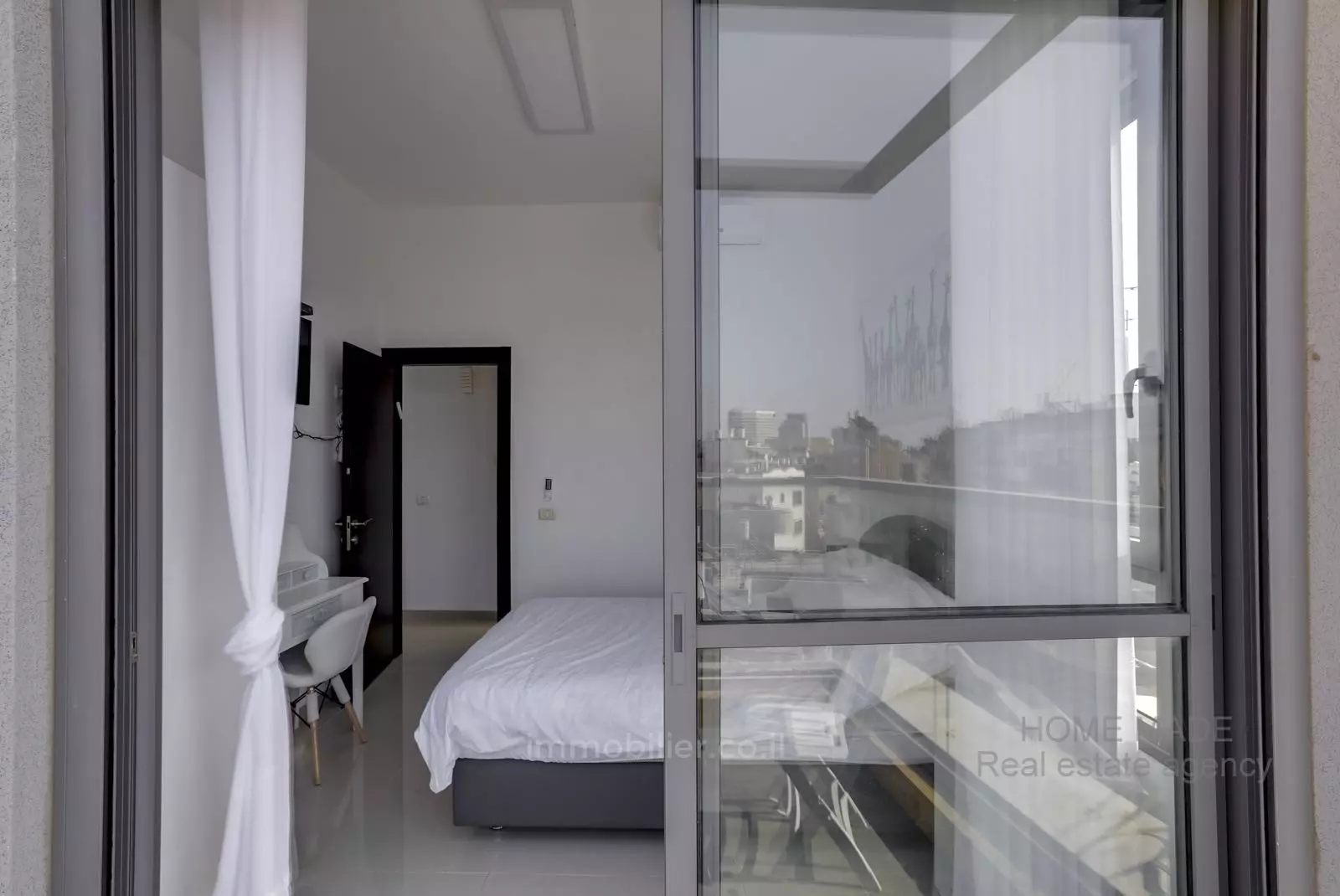 Mini-Penthouse 3 rooms Tel Aviv City center 457-IBL-1037