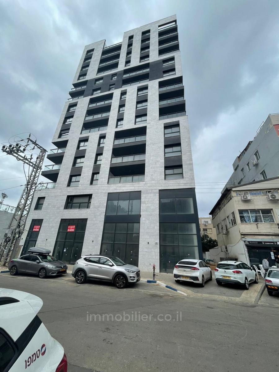 Penthouse 3 Rooms Netanya City center 457-IBL-1040
