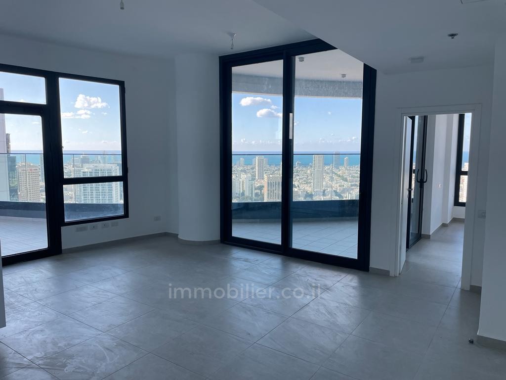 Mini-Penthouse 4 Rooms Tel Aviv City center 457-IBL-1045