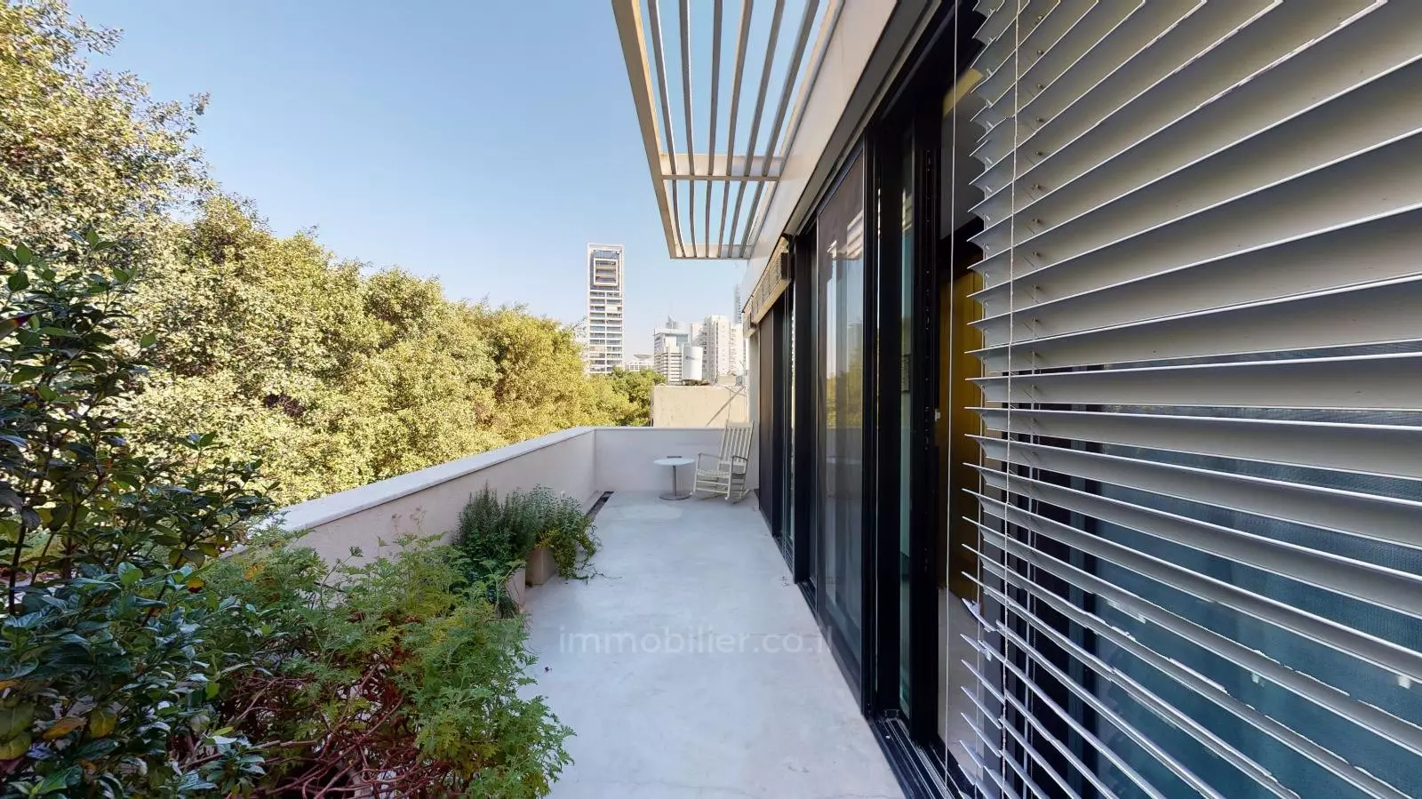 Penthouse 3.5 rooms Tel Aviv City center 457-IBL-1082