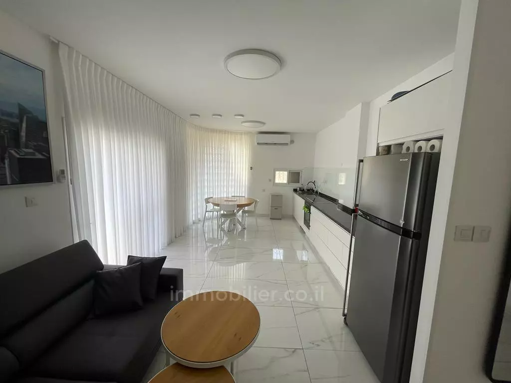 Apartment 3 rooms Tel Aviv Nahalat Itshak 457-IBL-1129