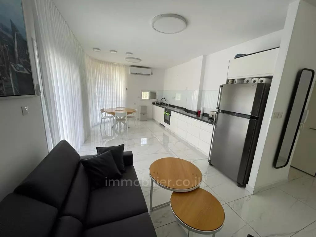 Apartment 3 rooms Tel Aviv Nahalat Itshak 457-IBL-1129