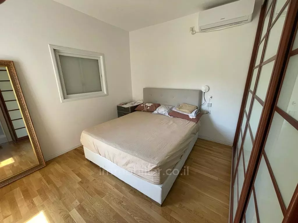 Apartment 3 rooms Tel Aviv Nahalat Itshak 457-IBL-1129