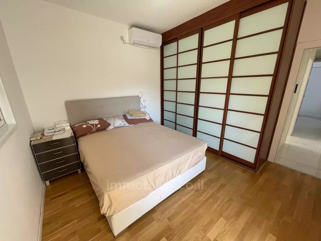 Apartment 3 rooms Tel Aviv Nahalat Itshak 457-IBL-1129