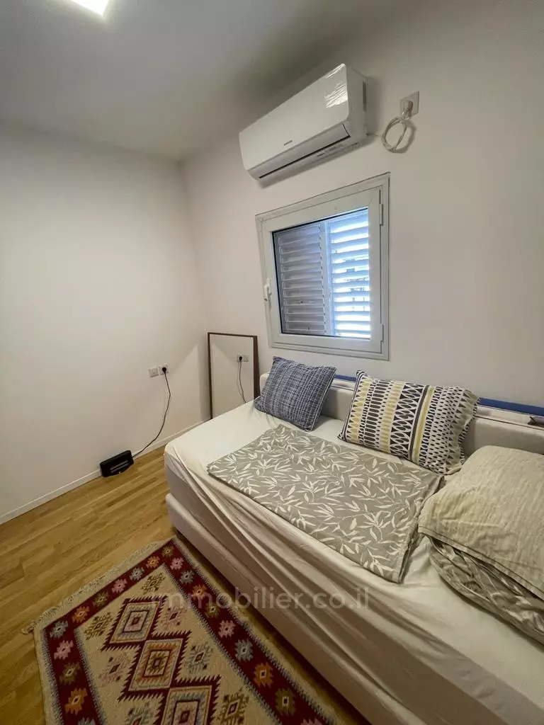 Apartment 3 rooms Tel Aviv Nahalat Itshak 457-IBL-1129