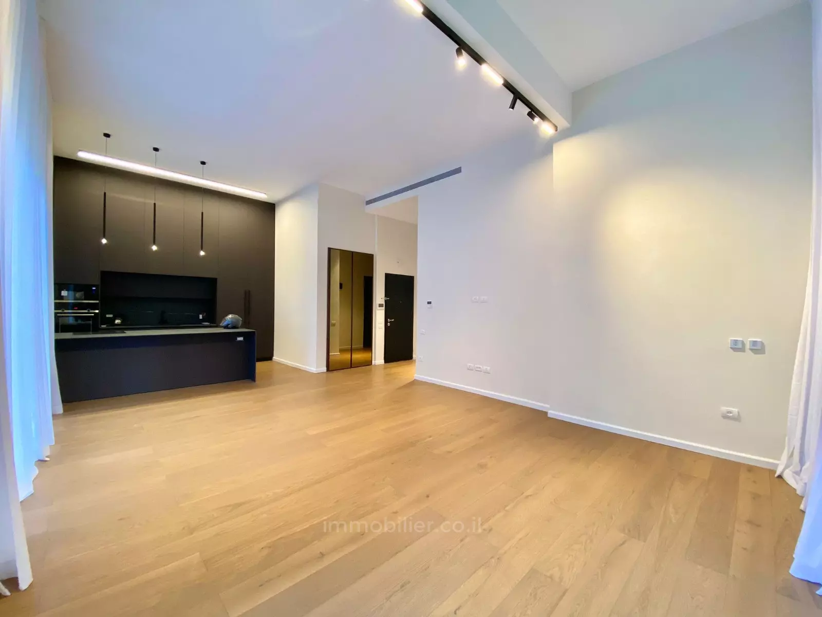 Ground floor 4 rooms Tel Aviv Kerem Hatemanim 457-IBL-1145