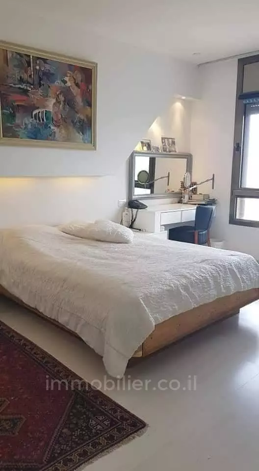 Apartment 5.5 rooms Tel Aviv City center 457-IBL-1147