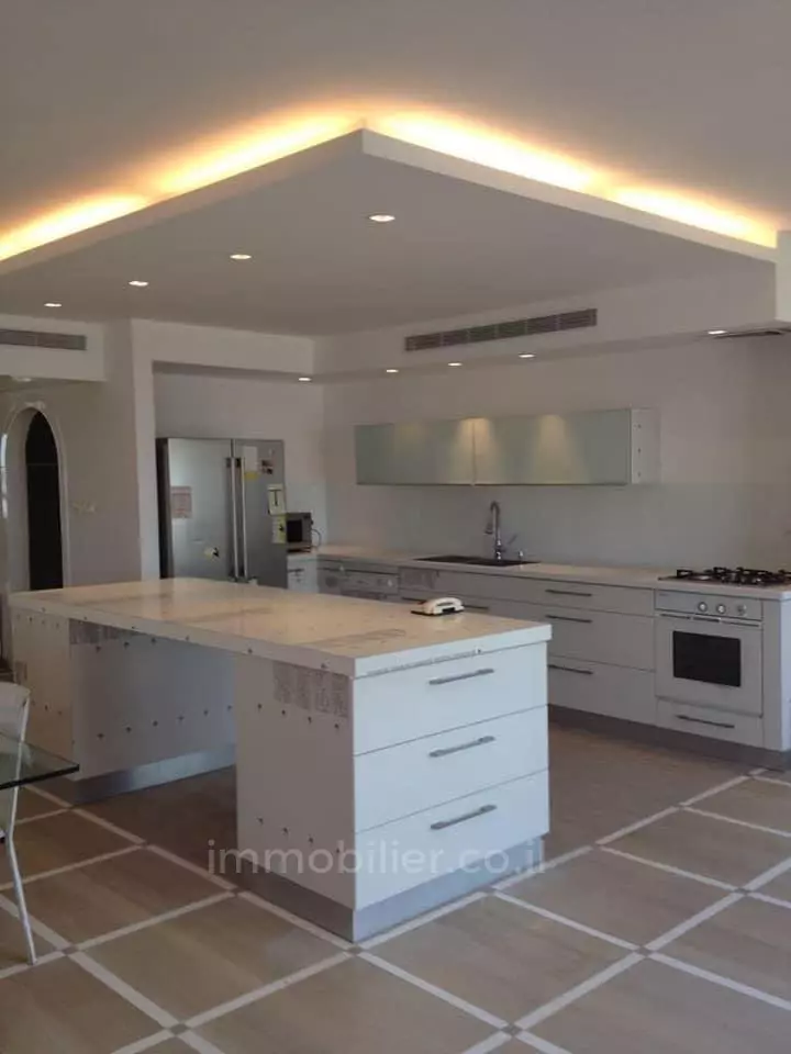 Apartment 5.5 rooms Tel Aviv City center 457-IBL-1147