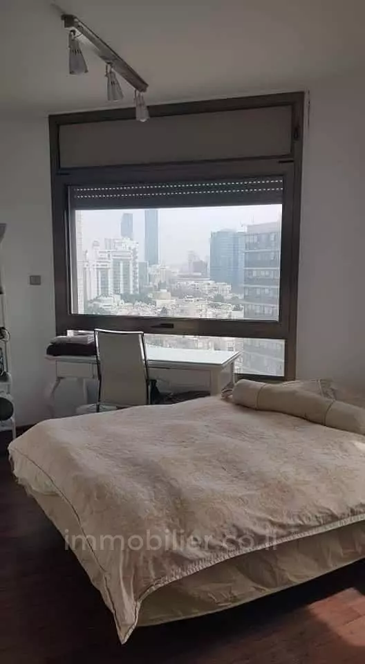 Apartment 5.5 rooms Tel Aviv City center 457-IBL-1147