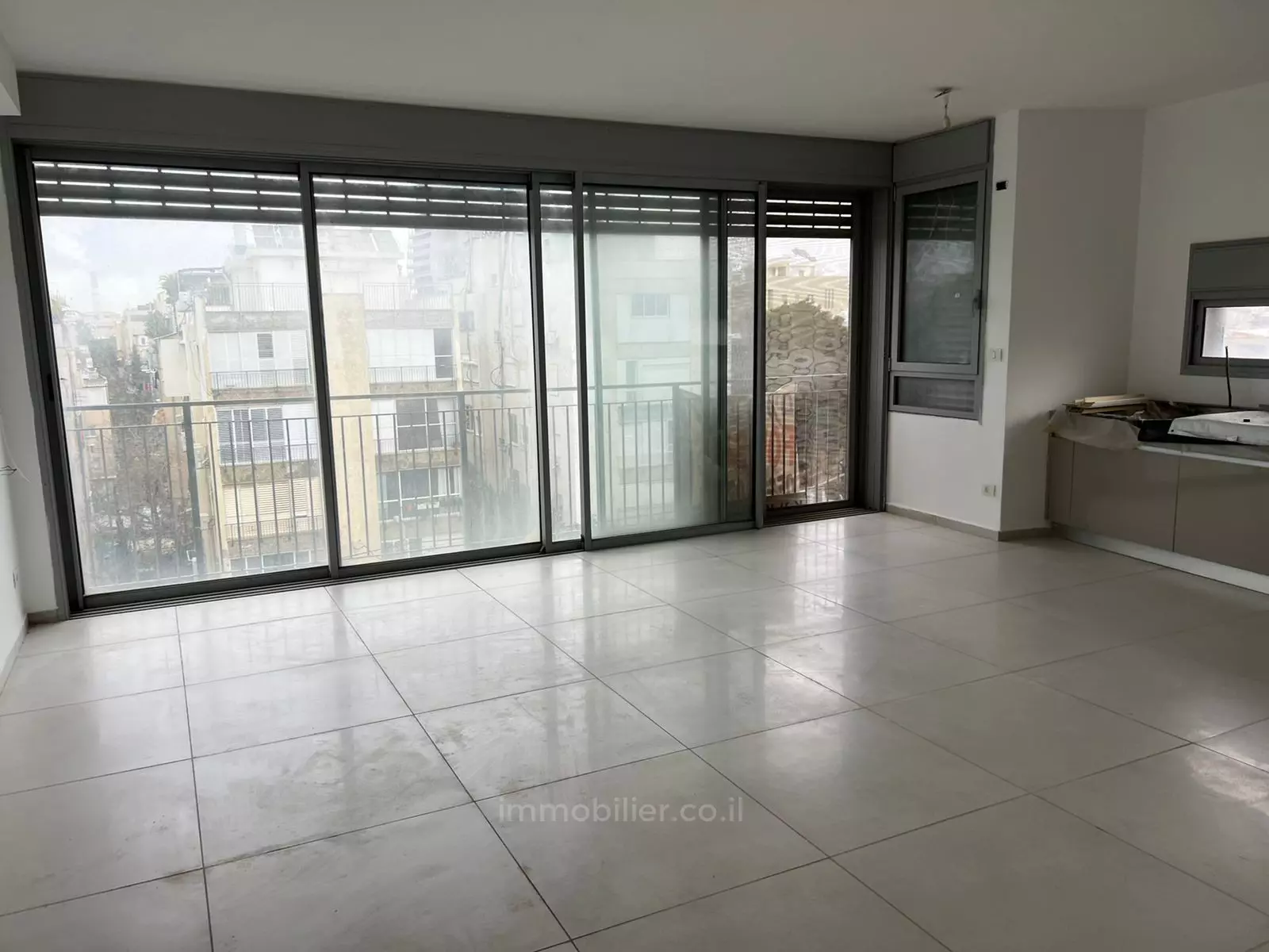 Apartment 4 rooms Tel Aviv Hatsafon hayachan 457-IBL-1166