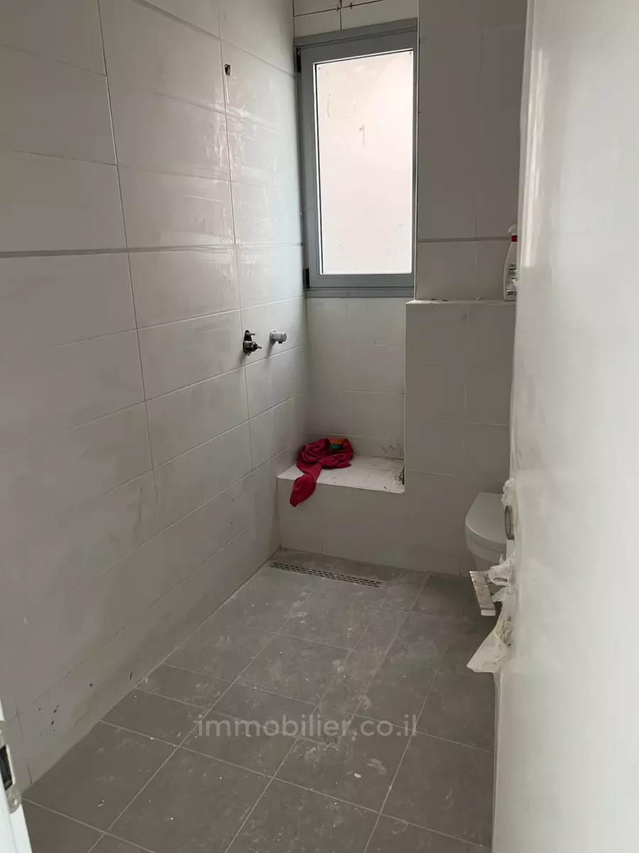 Apartment 4 rooms Tel Aviv Hatsafon hayachan 457-IBL-1166