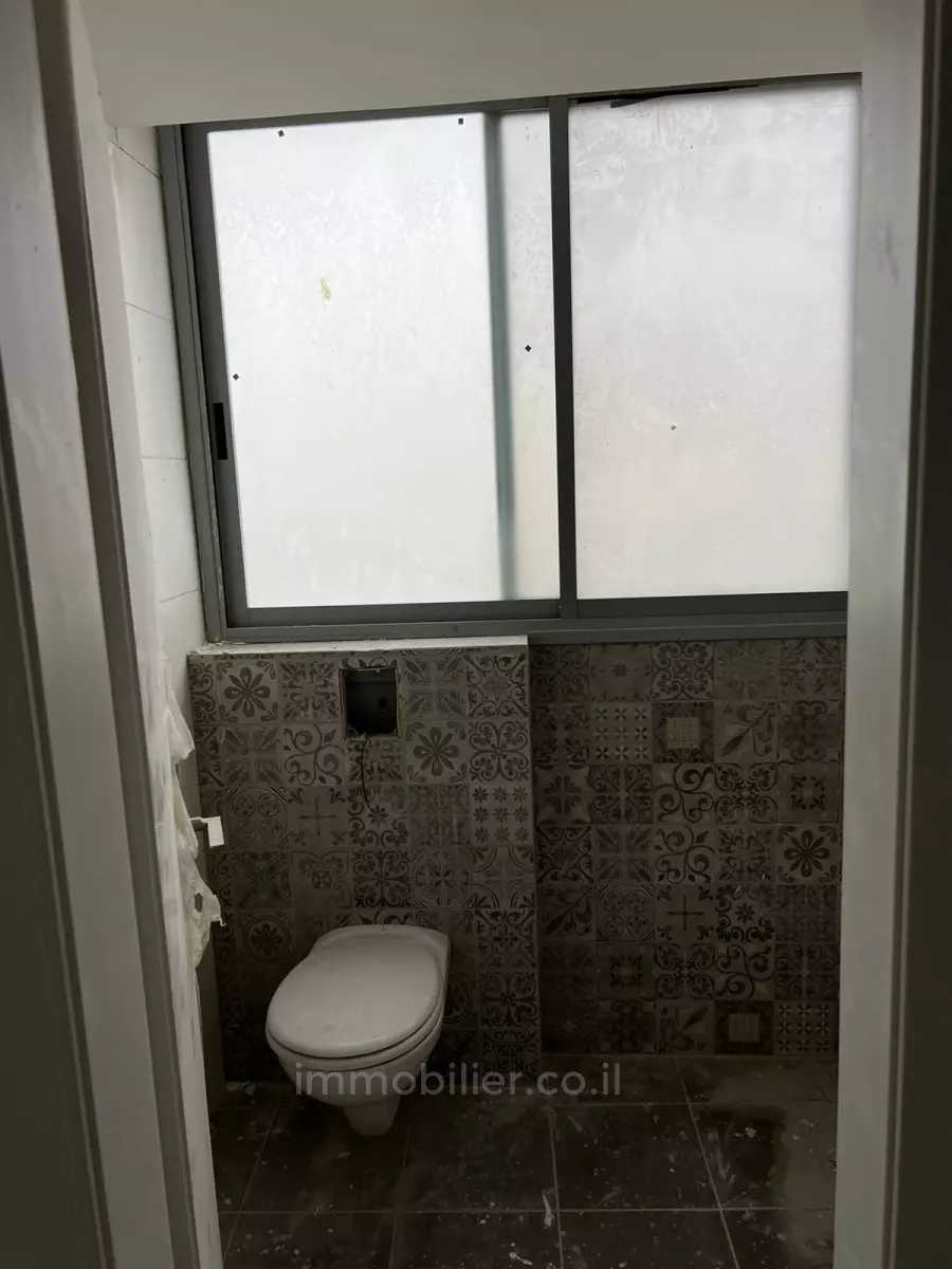 Apartment 4 rooms Tel Aviv Hatsafon hayachan 457-IBL-1166