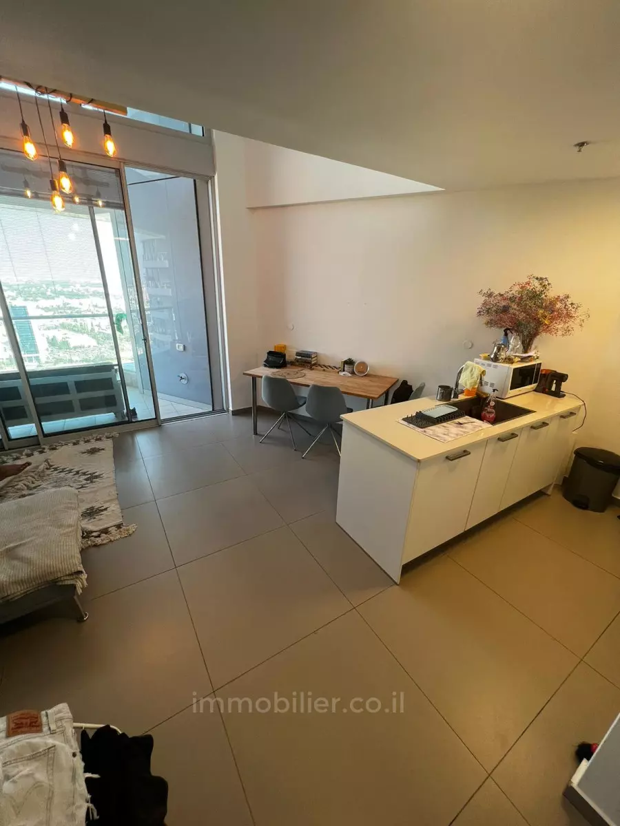 Duplex 4 rooms Tel Aviv City center 457-IBL-1177