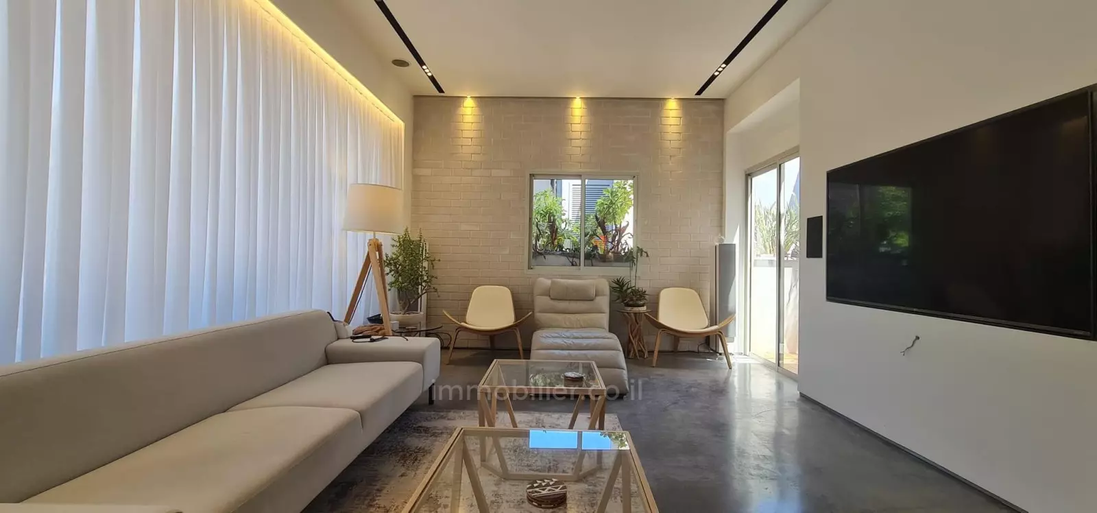 Penthouse 3 rooms Tel Aviv City center 457-IBL-1184