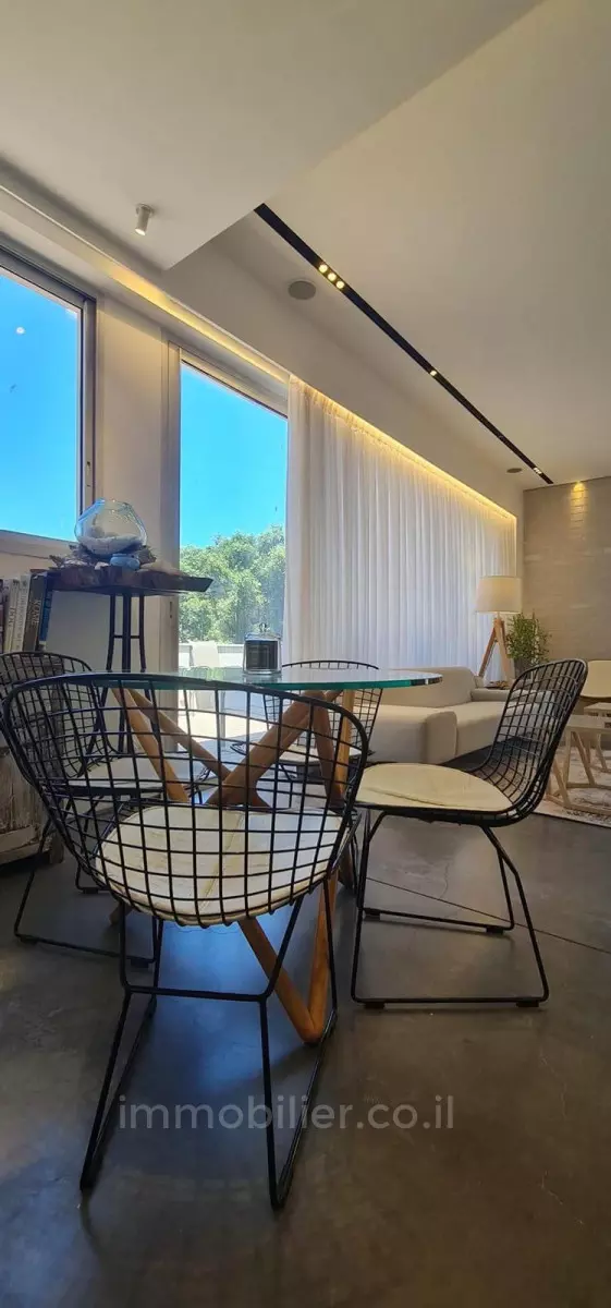 Penthouse 3 rooms Tel Aviv City center 457-IBL-1184