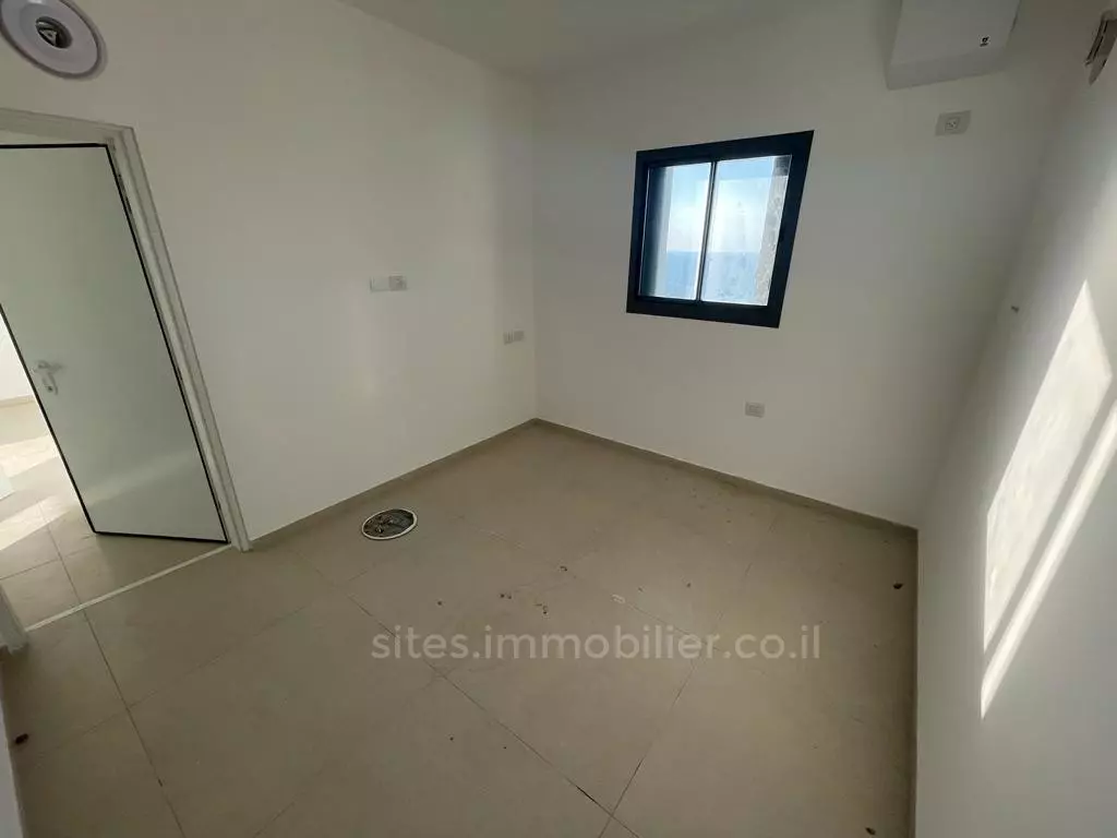 Apartment 4 rooms Netanya Sea 457-IBL-1238