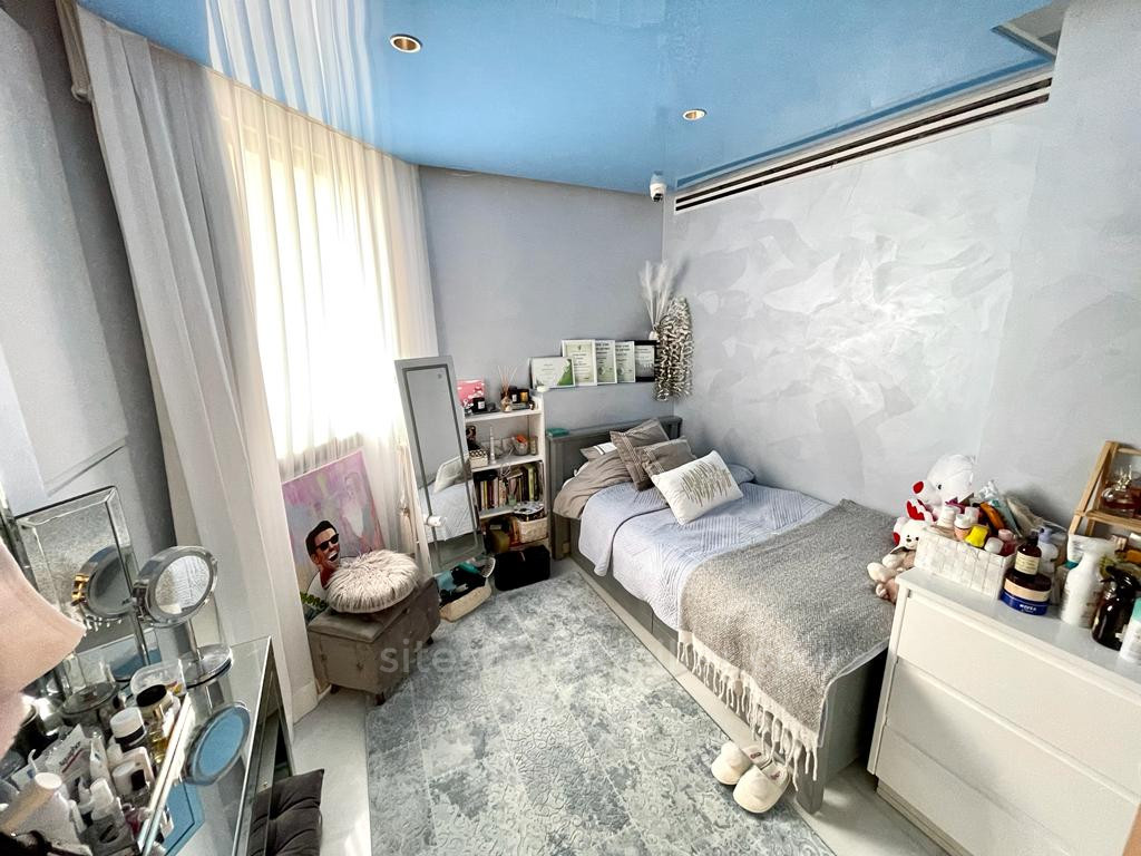 Apartment 4 Rooms Netanya Kikar 457-IBL-1246