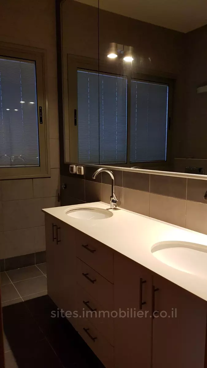 Apartment 3 rooms Tel Aviv City center 457-IBL-1274