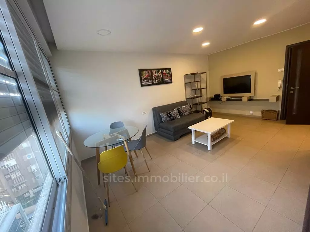 Apartment 5 rooms Netanya City center 457-IBL-1281